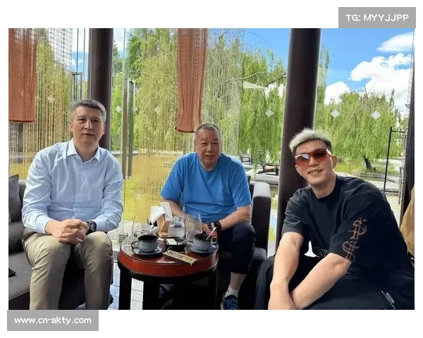 郭艾伦携个人品牌亮相时装周 打造运动与中国风融合的全新时尚潮流 郭艾伦携个人品牌亮相时装周 打造运动与中国风融合的全新时尚潮流